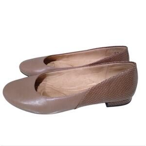 [H407] Abella True Comfort Tan 1" Round Toe Casual Flats, Size 8.5